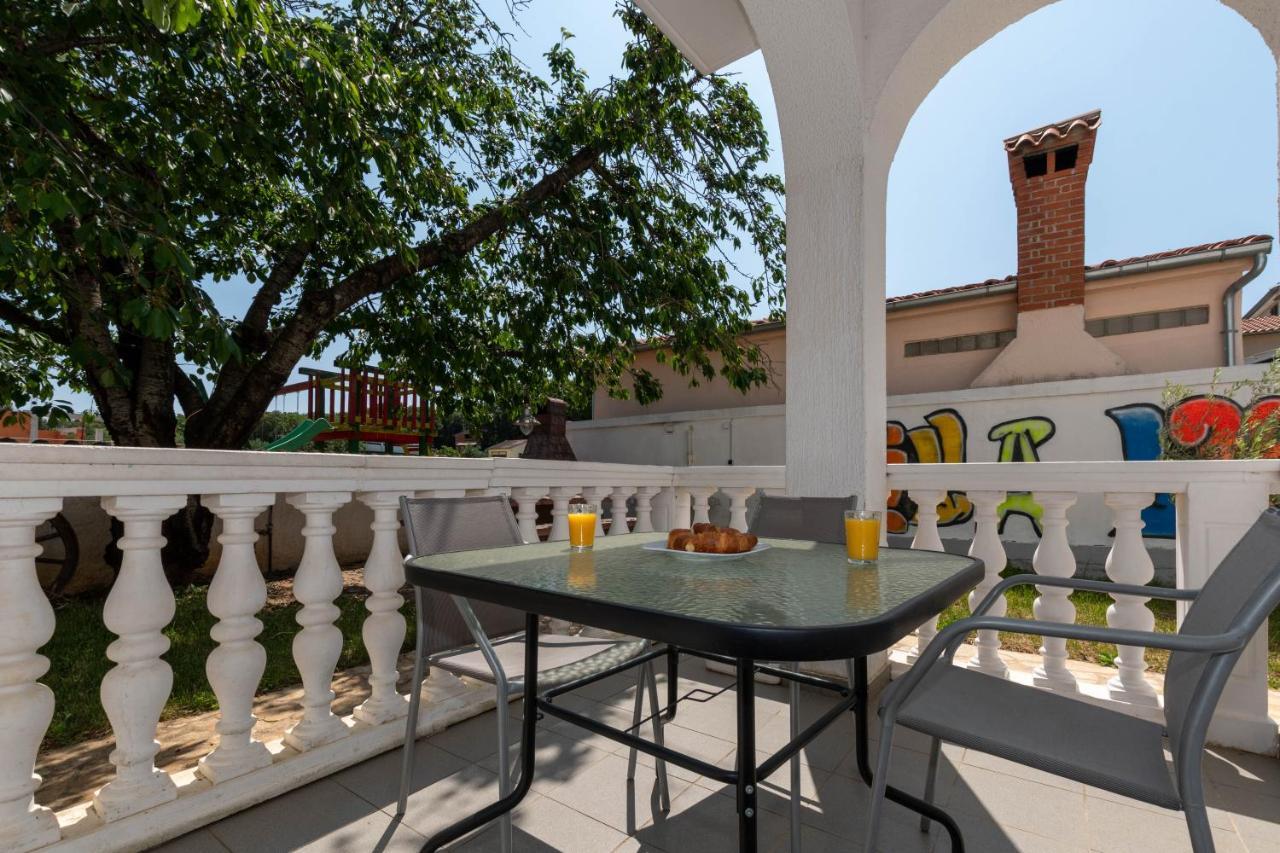 Villa Lucija بيشكانا أوفالا المظهر الخارجي الصورة